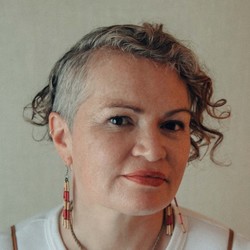 Tina Makereti (Te Ä€tiawa, NgÄti TÅ«wharetoa, NgÄti Rangatahi-Matakore, PÄkehÄ)